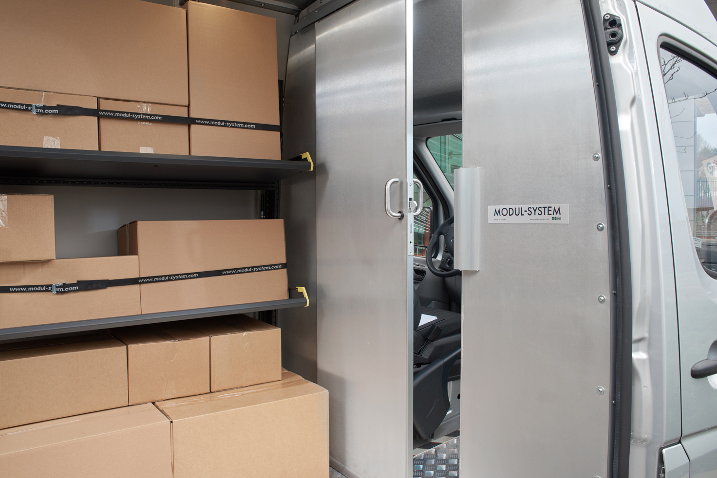 Modul-express van shelving with delivery boxes